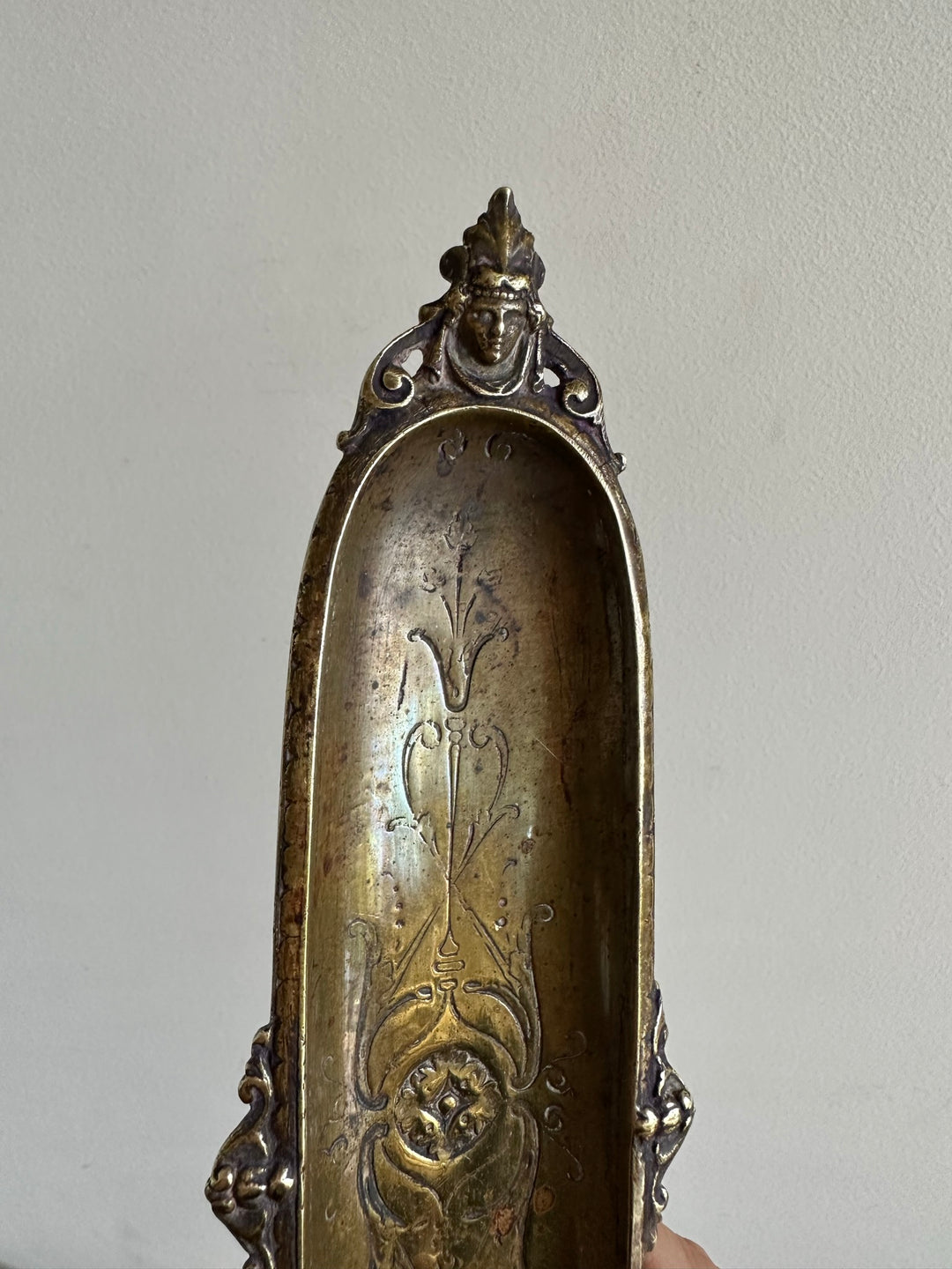 Porte plume en bronze influence amérindienne