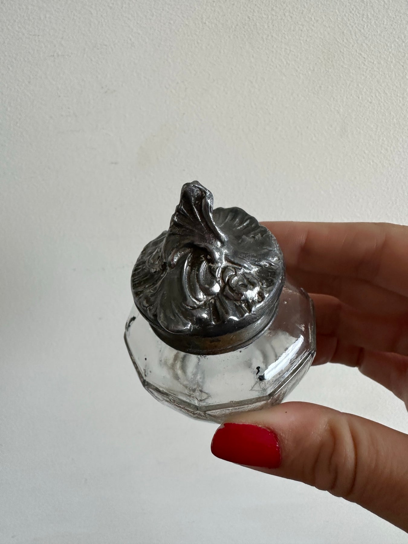 Encrier en fonte avec réservoir en verre | Ma Cabane Vintage Encrier en fonte avec réservoir en verre | Ma Cabane Vintage