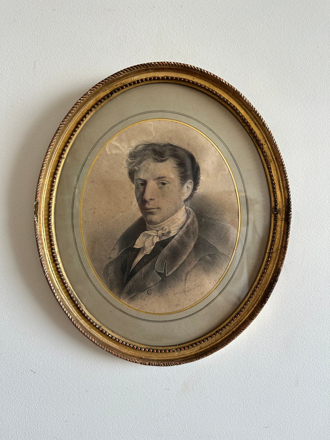 Portrait jeune homme dessiné signé Etienne Dubois cadre doré à la feuille 1850