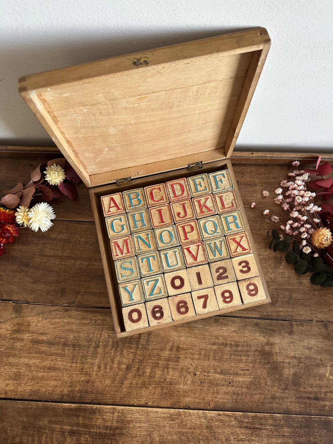 Jeu de cubes alphabétiques en bois