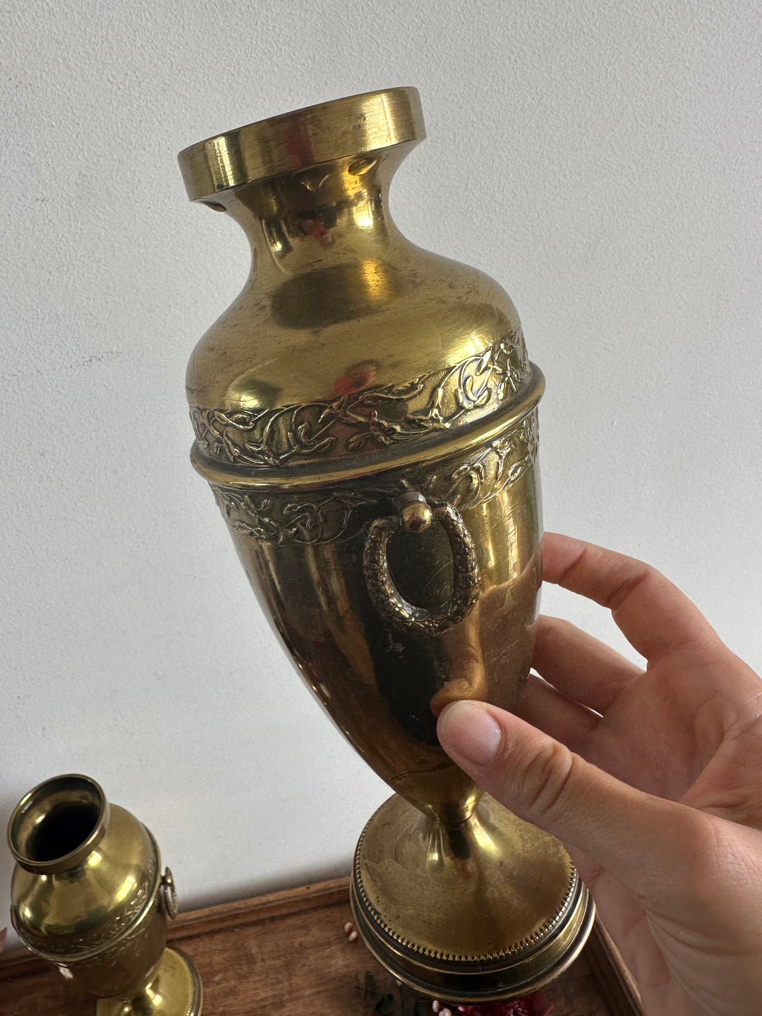 Vases en laiton doré travaillé années 50