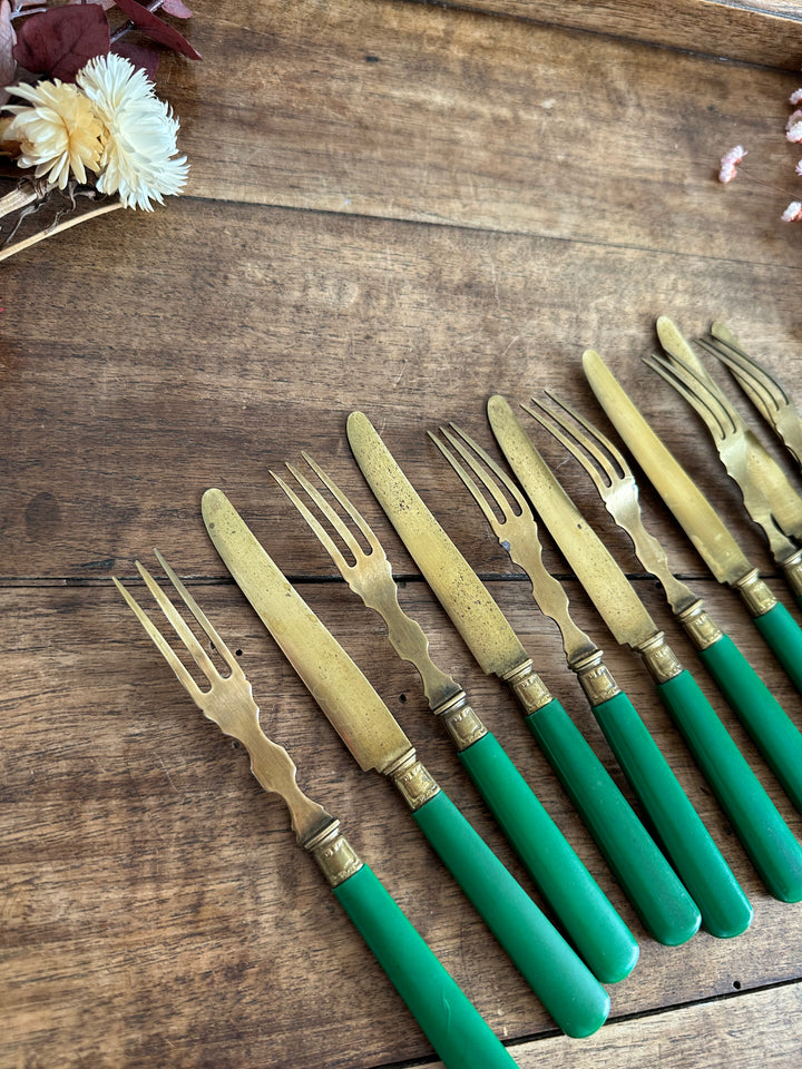 Couverts en laiton et bakelite manches verts