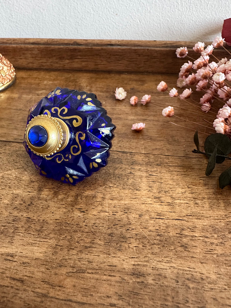 Joli pendentif sur chaîne de style vintage en verre et métal fait main