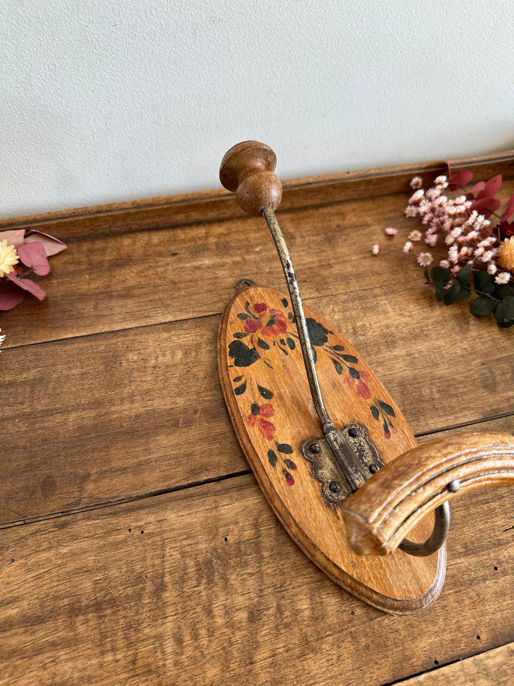 Porte manteau en bois peint à la main motifs fleurs