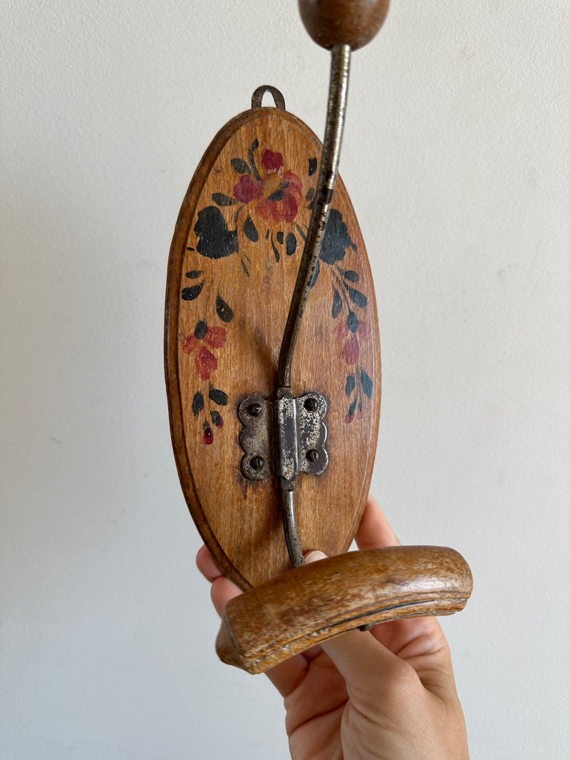 Porte manteau en bois peint à la main motifs fleurs