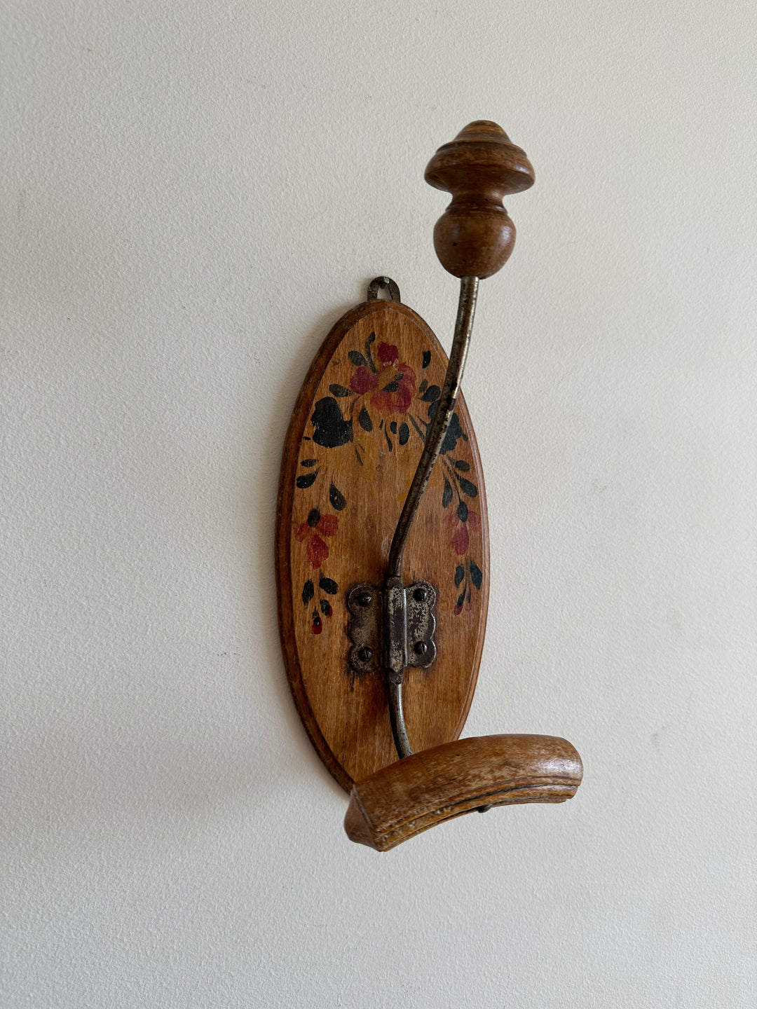 Porte manteau en bois peint à la main motifs fleurs