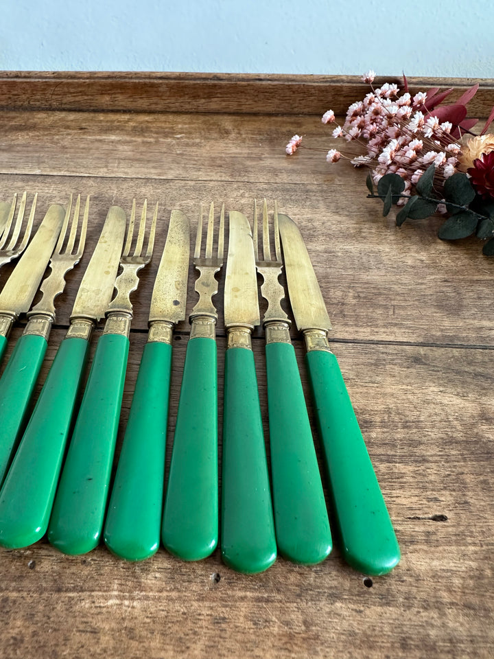 Couverts en laiton et bakelite manches verts