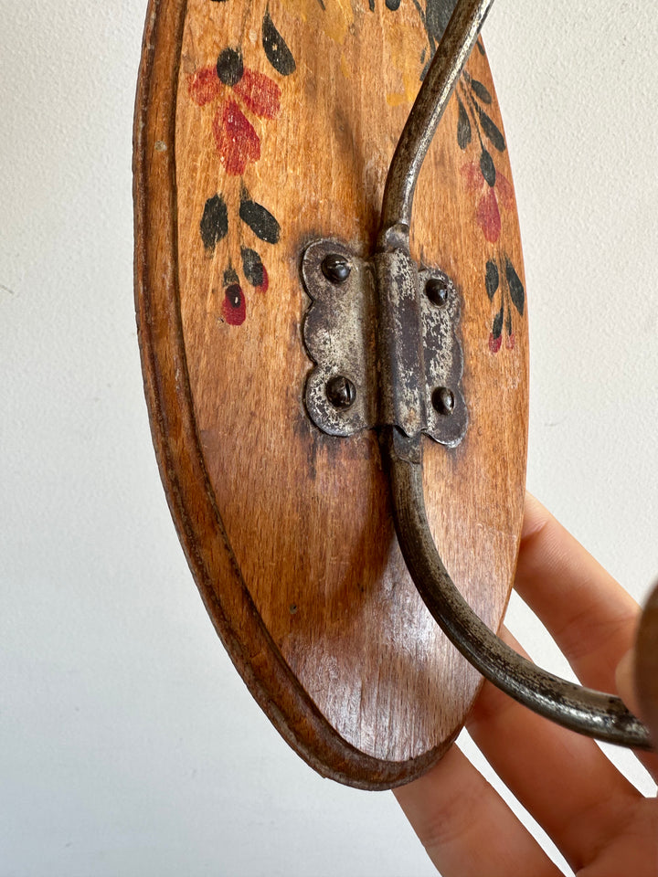 Porte manteau en bois peint à la main motifs fleurs