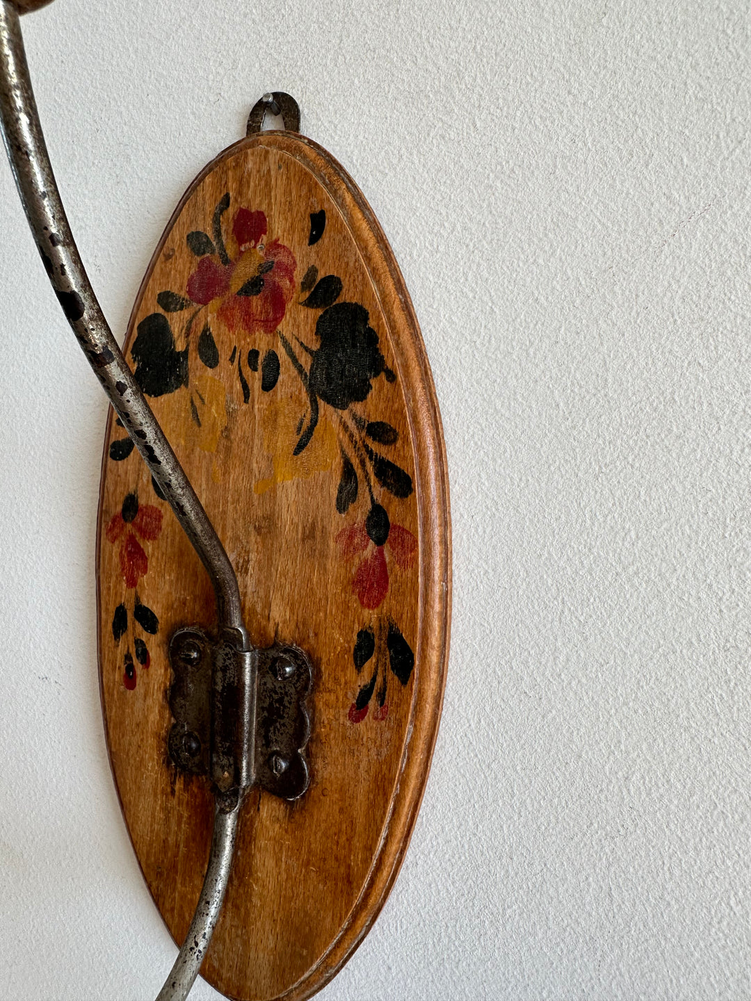 Porte manteau en bois peint à la main motifs fleurs