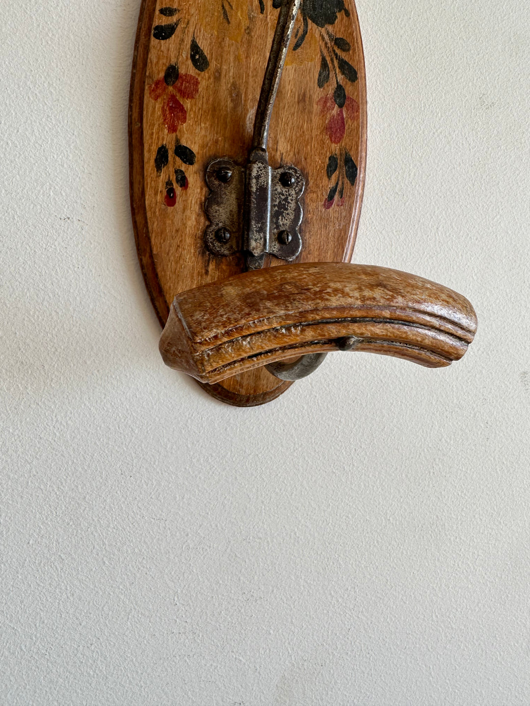 Porte manteau en bois peint à la main motifs fleurs