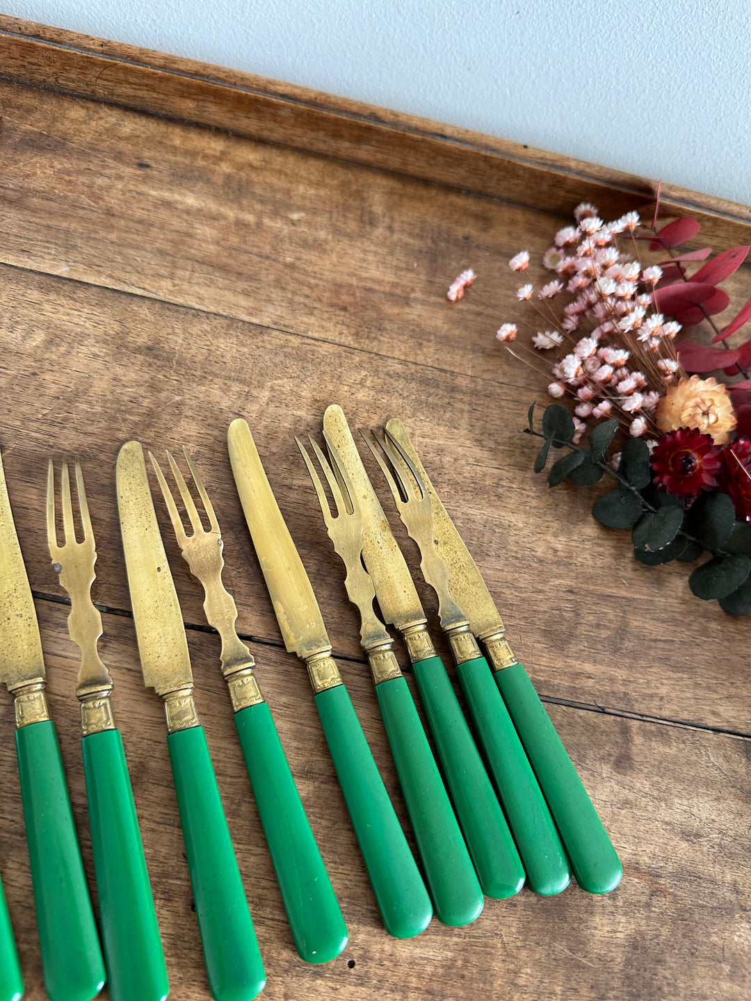 Couverts en laiton et bakelite manches verts