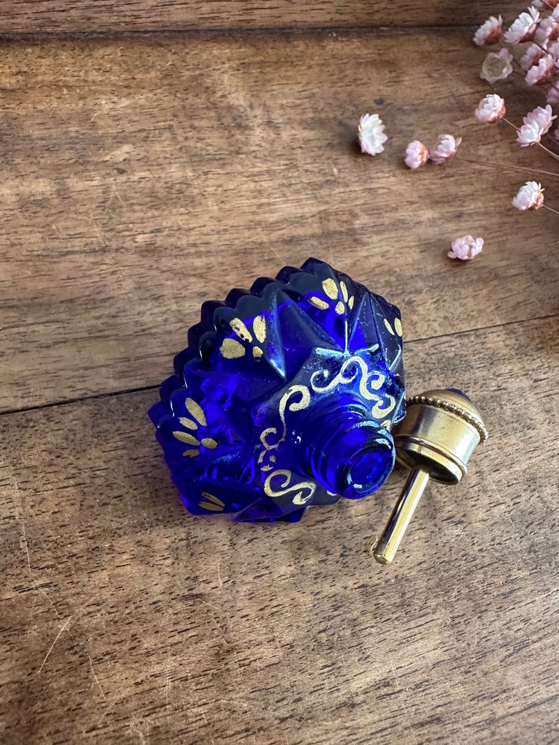 Broche Vintage En Forme De Flacon De Parfum 8ème Jour - Métal Doré, Bijou Fantaisie