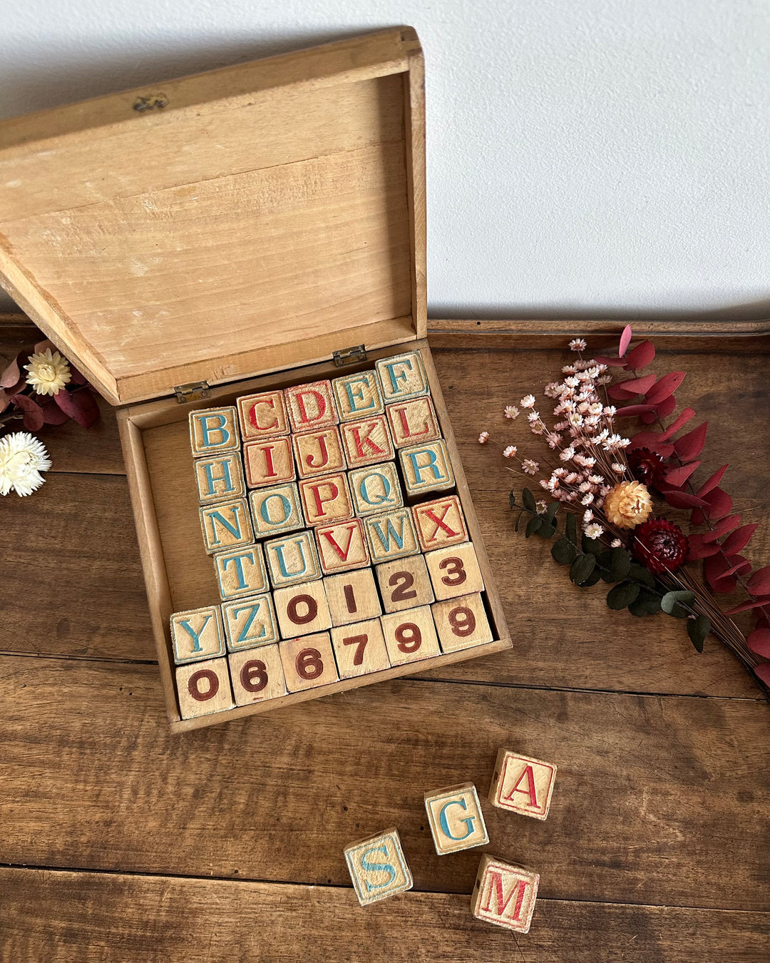 Jeu de cubes alphabétiques en bois