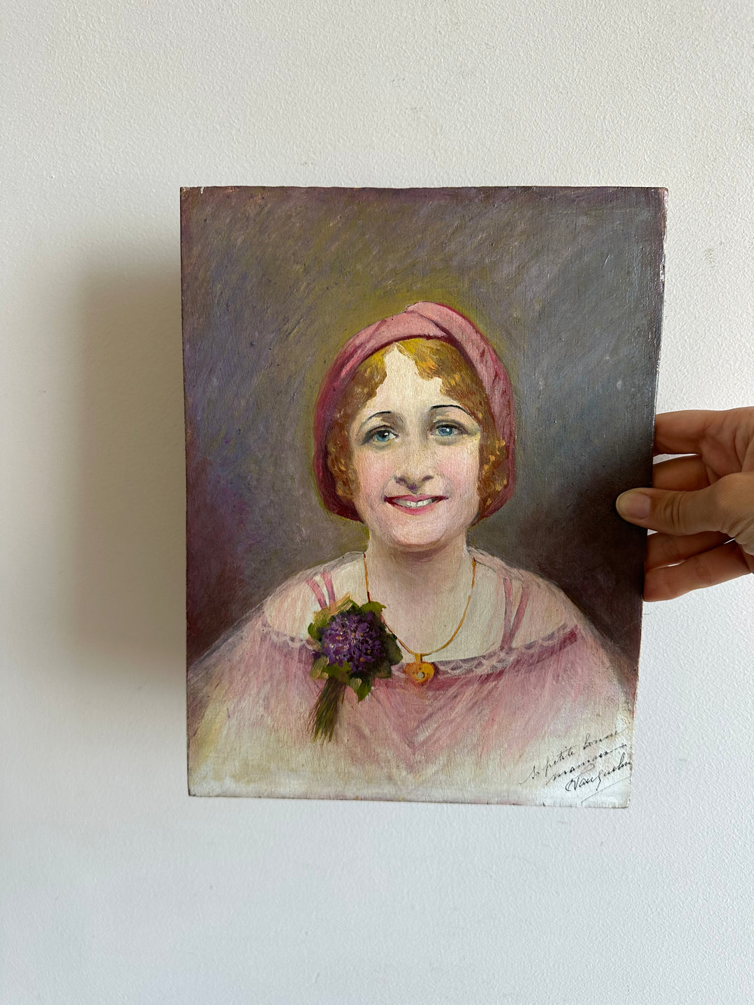 Portrait jeune femme au chapeau rose années 1900