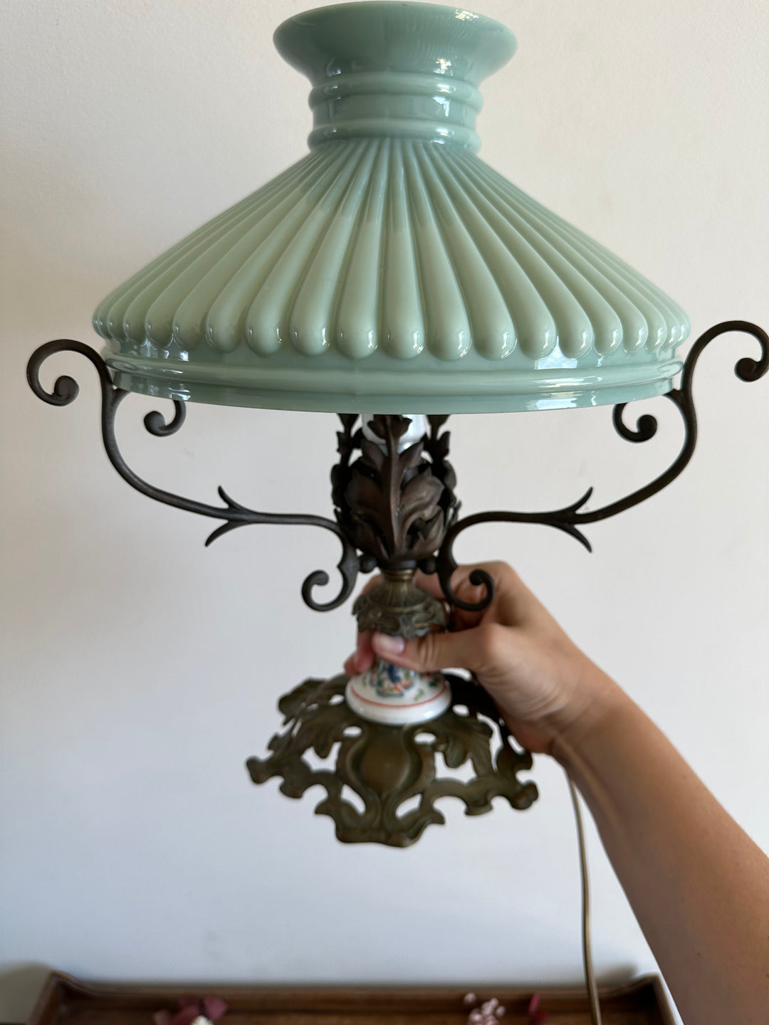 Lampe à poser en bronze et opaline verte début XXème