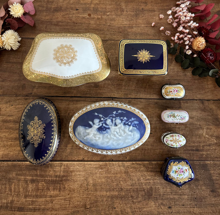 Assortiment de bonbonnières en porcelaine de Limoges années 1920