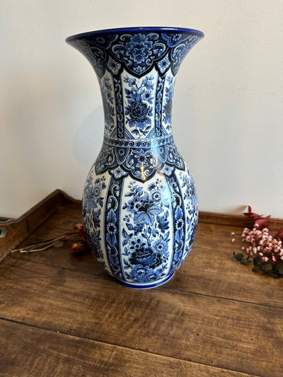 Vase signé Delfia motifs bleus Delft