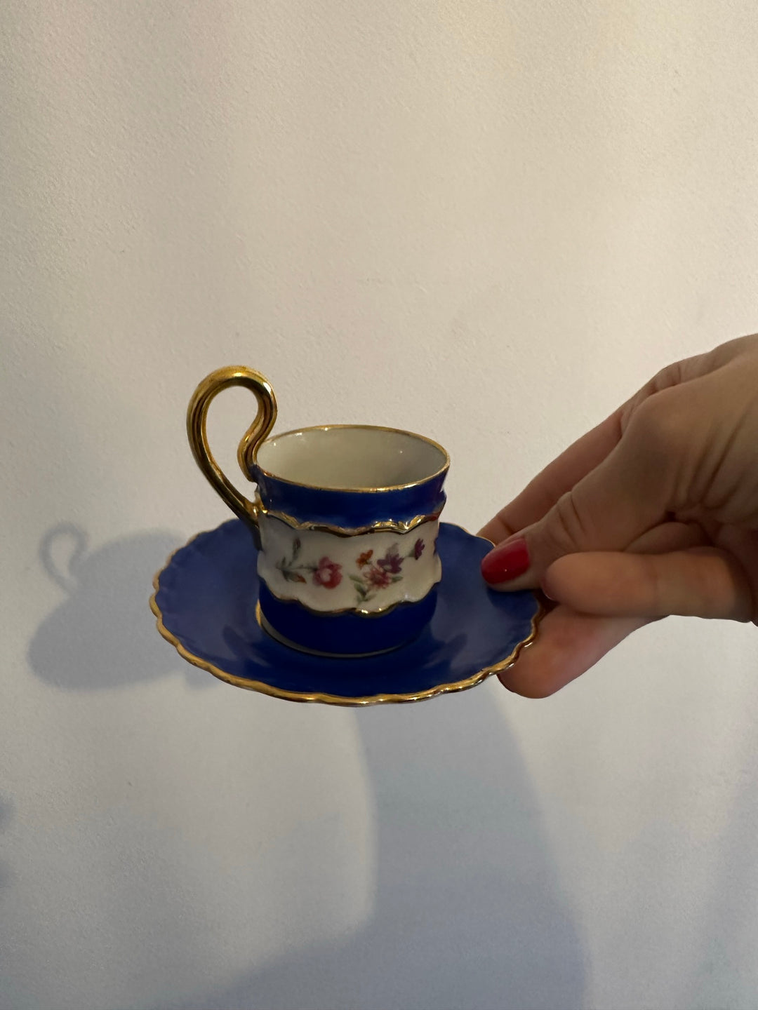 Service à café en porcelaine de Limoges dentelé