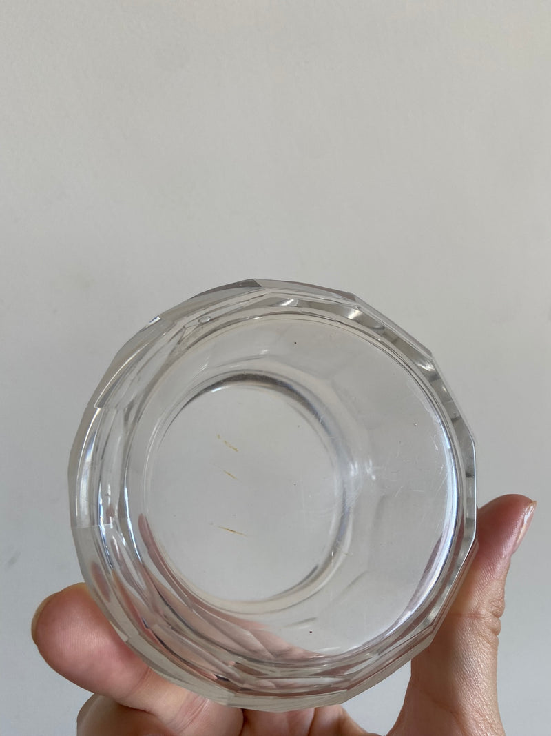 Bonbonnière en verre avec couvercle plat en laiton