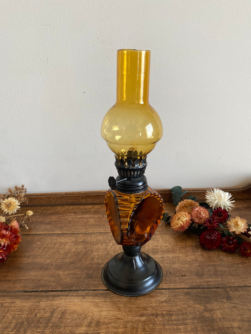 Lampes à pétrole en verre ambré avec socle en métal