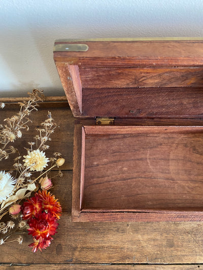 Boîte en bois et laiton ancienne