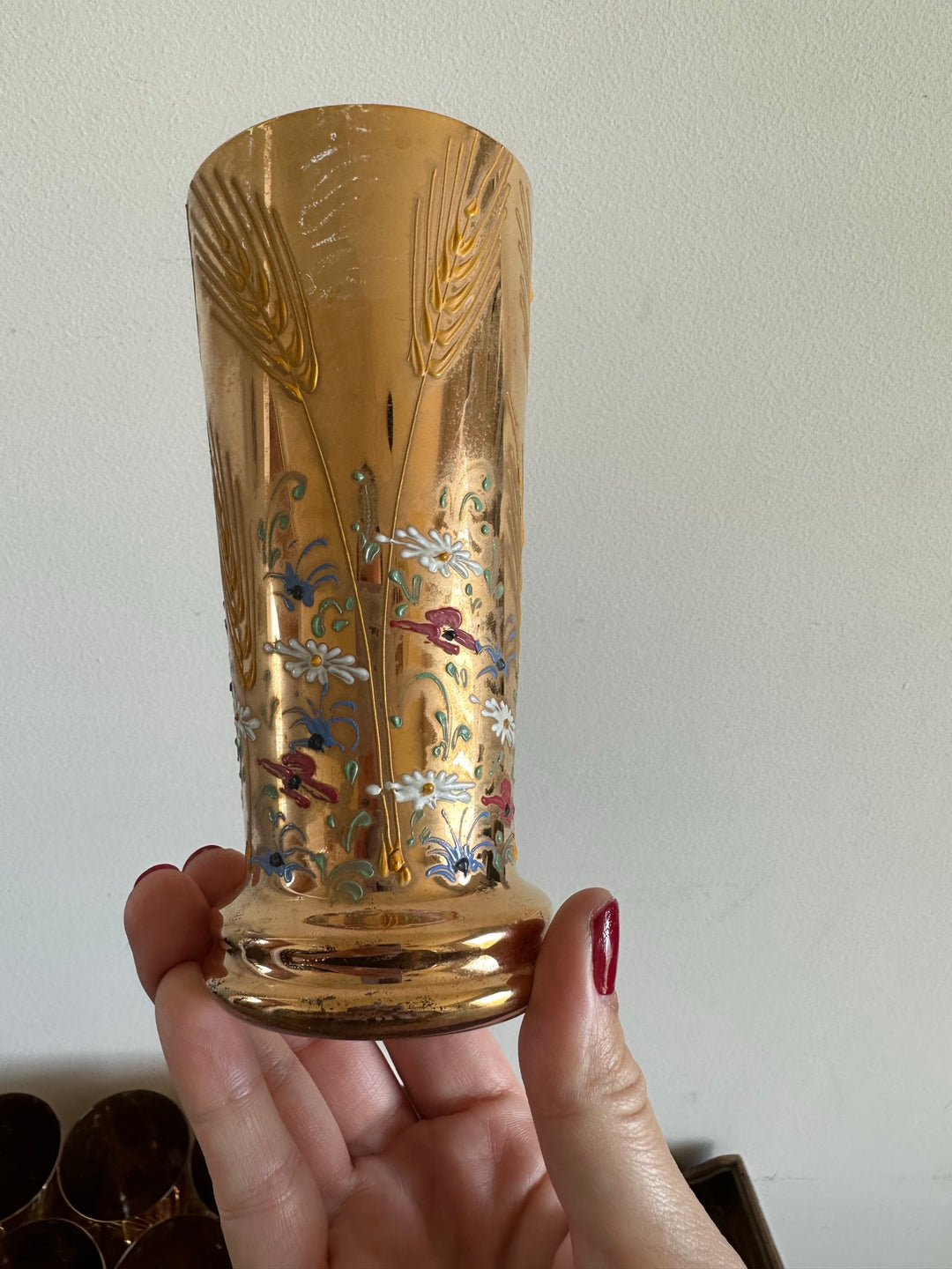 Service verres à eau recouvert de feuille d'or, motifs fleurs peints à la main