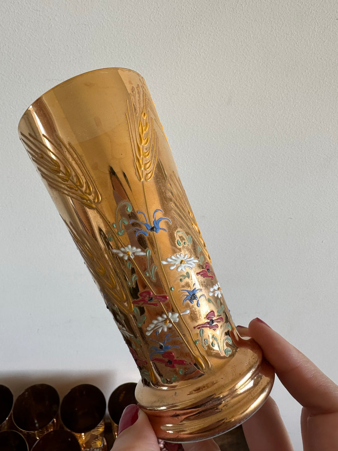 Service verres à eau recouvert de feuille d'or, motifs fleurs peints à la main