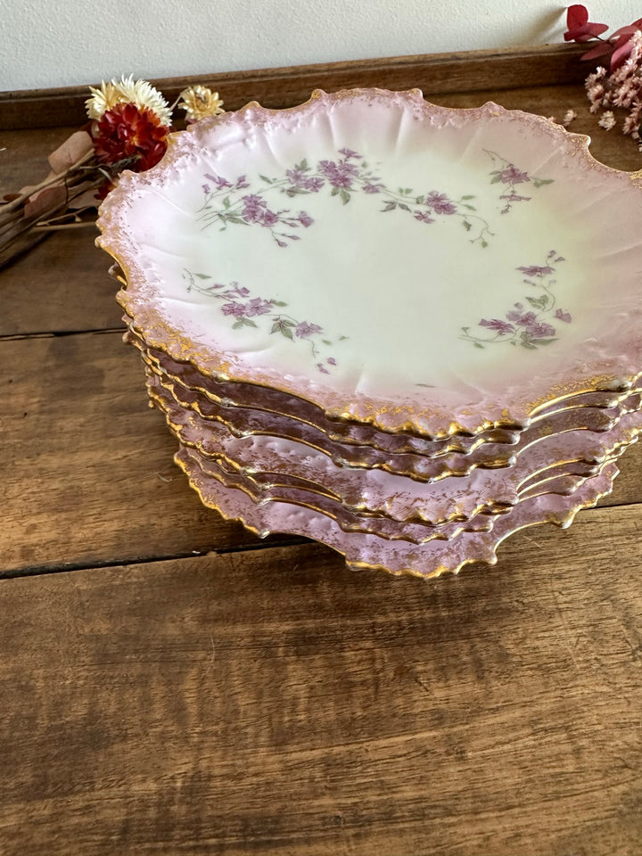 Assiettes en porcelaine de Limoges bordures dentelées dorées