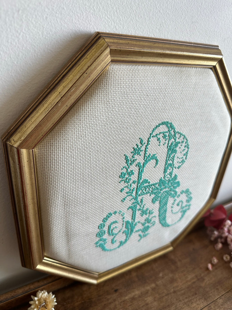 Broderie lettre A