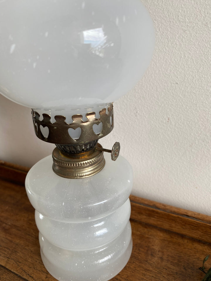 Lampe à pétrole réservoir en verre opaque blanc