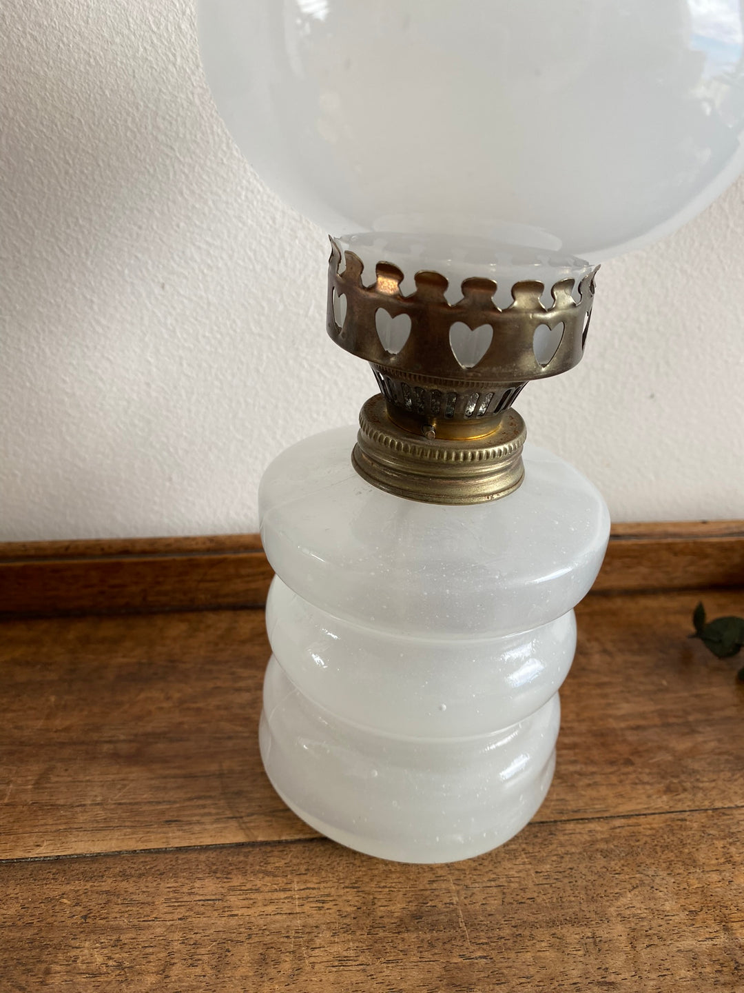 Lampe à pétrole réservoir en verre opaque blanc