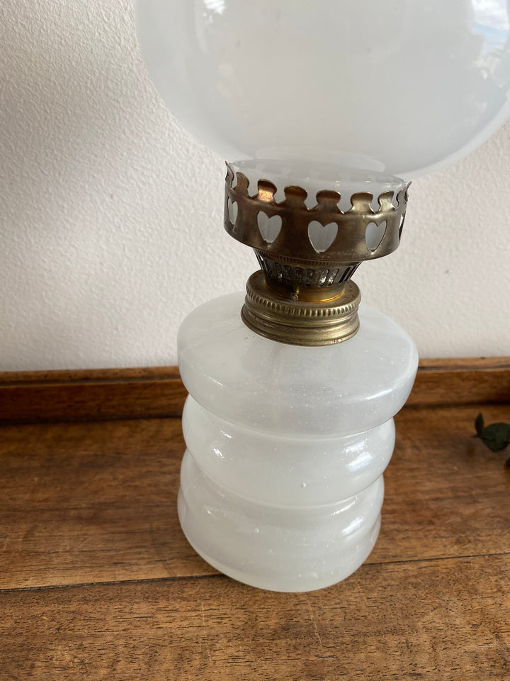 Lampe à pétrole réservoir en verre opaque blanc