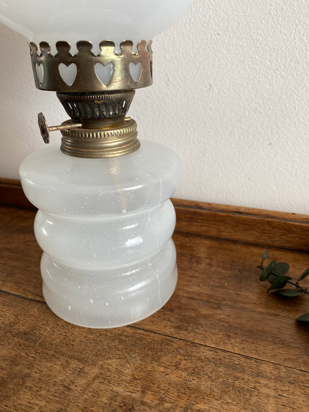 Lampe à pétrole réservoir en verre opaque blanc