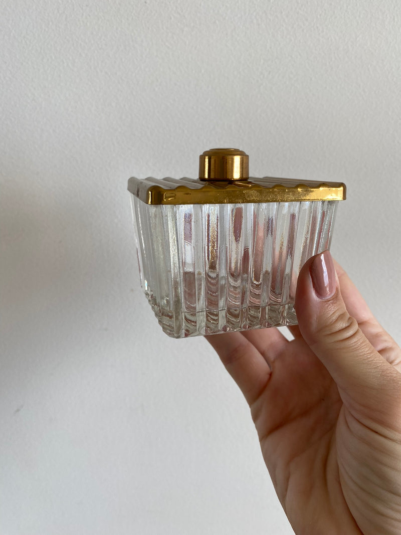 Sucrier forme carrée en verre stries gondolées couvercle en métal doré