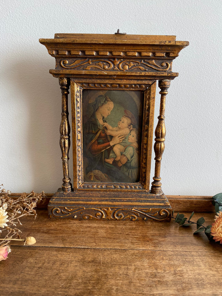 Icône religieuse femme et deux enfants cadre en bois florentin sculpté mordoré