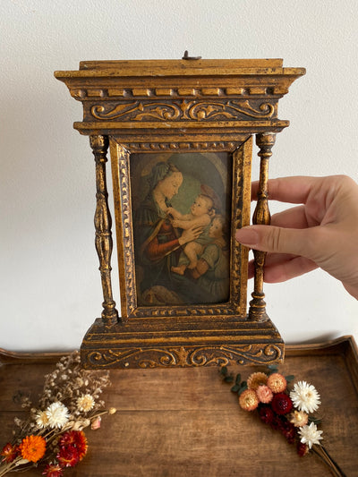 Icône religieuse femme et deux enfants cadre en bois florentin sculpté mordoré