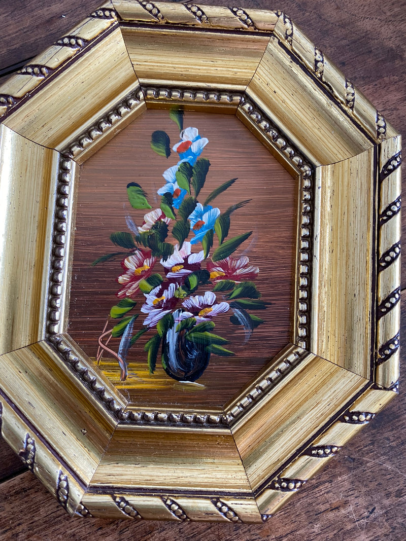 Peinture bouquet de fleurs signé cadre octogonal en bois doré