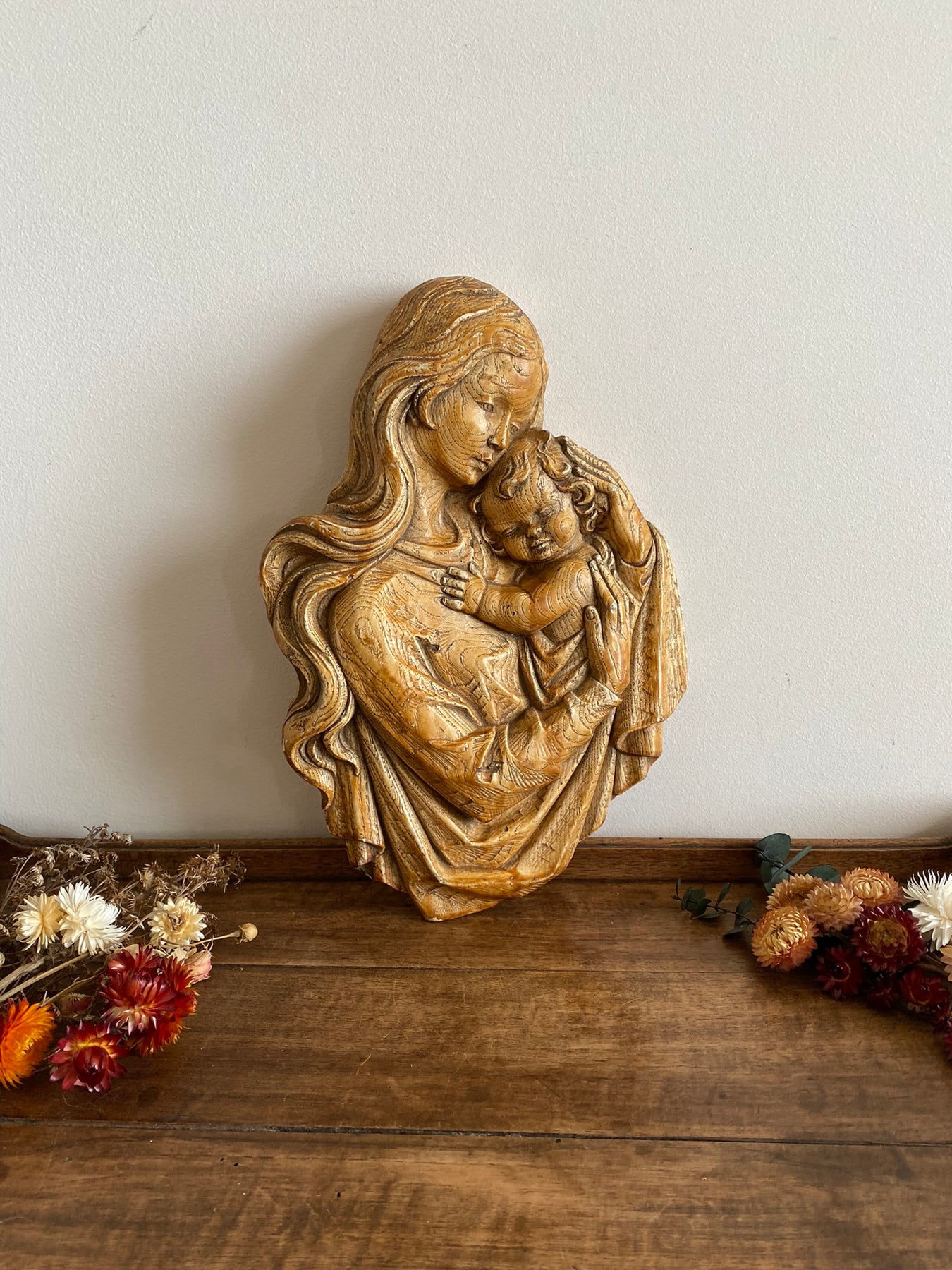 Bas relief Vierge à l'enfant en plâtre - Décoration Bas relief Vierge à l'enfant en plâtre - Décoration