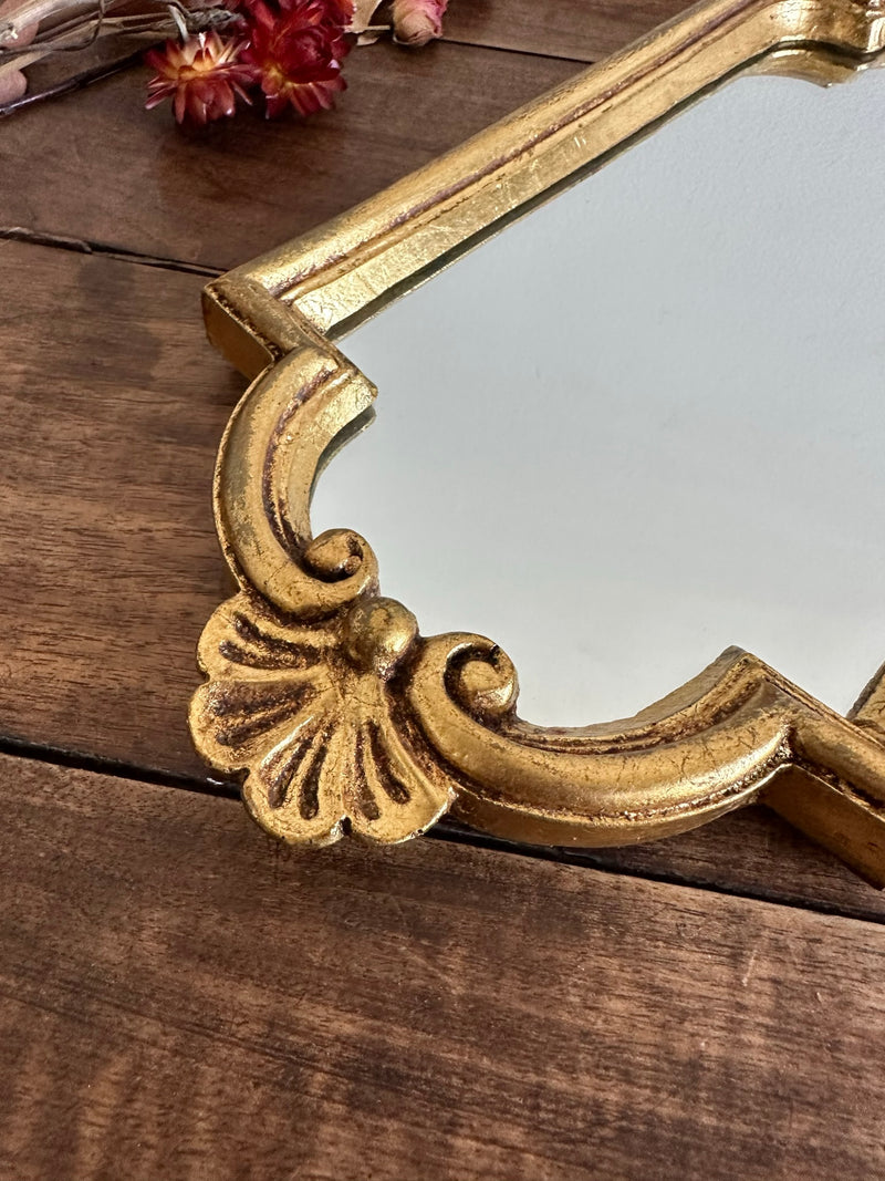 Miroir chantourné en bois doré