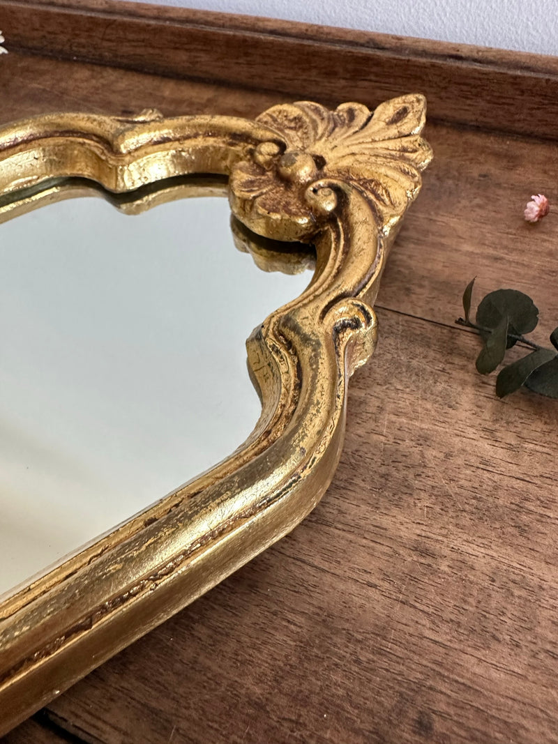 Miroir chantourné en bois doré