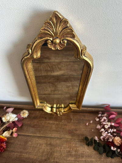 Miroir chantourné en bois doré