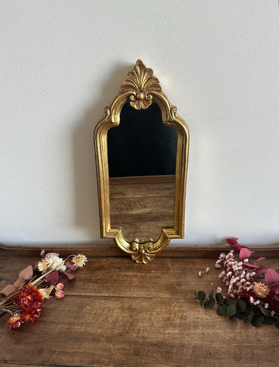 Miroir chantourné en bois doré