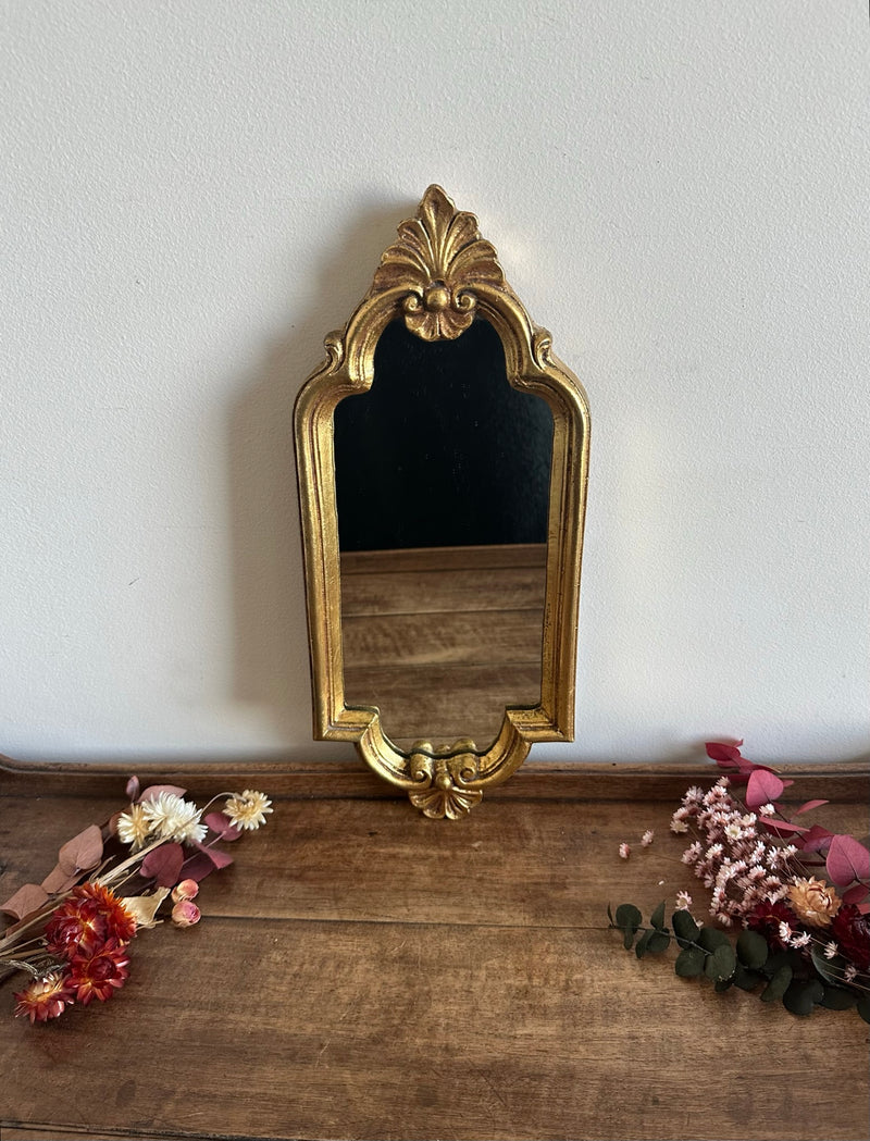 Miroir chantourné en bois doré