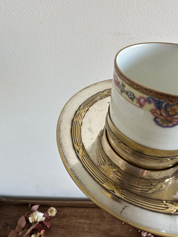 Tasse en porcelaine de Limoges avec porte tasse en métal argenté