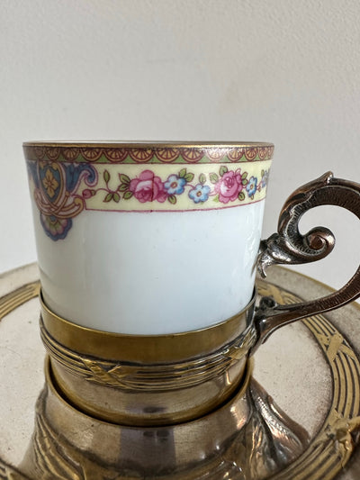 Tasse en porcelaine de Limoges avec porte tasse en métal argenté