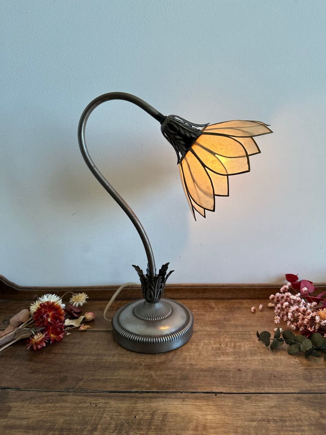 Lampe années 60 abat jour nénuphar en nacre