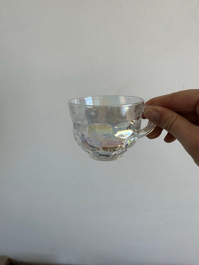 Tasses et plateau en verre irisé