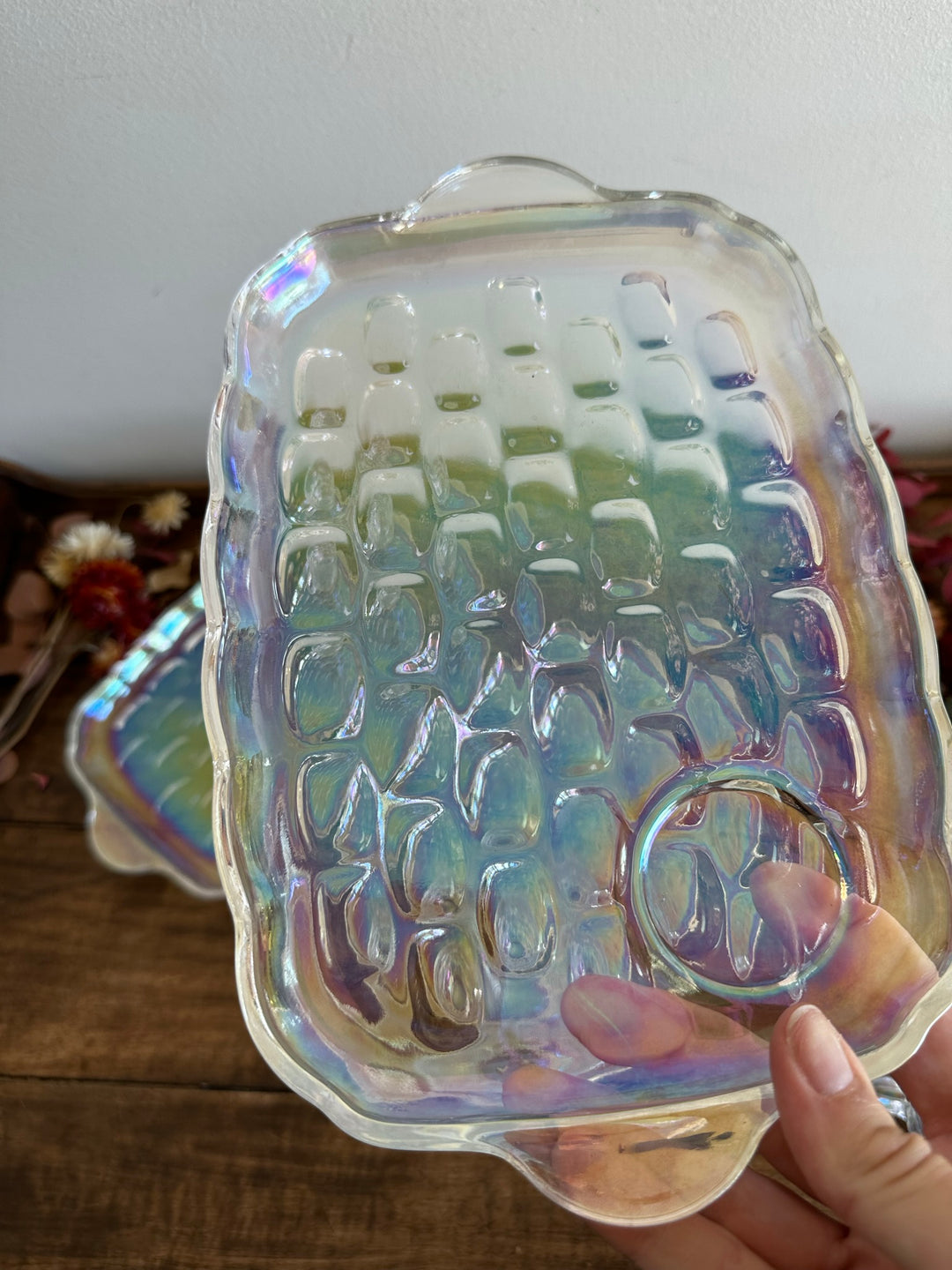 Tasses et plateau en verre irisé