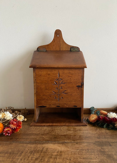 Boîte en bois ancienne décorée