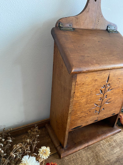 Boîte en bois ancienne décorée